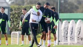 Será desta, míster? O grande abraço de St. Juste a Amorim numa sessão... descontraída