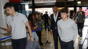 João Neves seguiu com a comitiva do Benfica para Toulouse