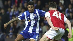 Galeno voa bem alto: caçador de tubarões pesca nova vítima 