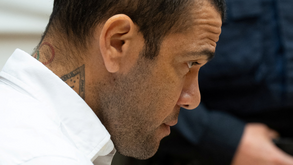 Os 150 mil euros pagos pela família de Neymar ajudaram a reduzir a pena de Dani Alves