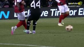 Sp. Braga joga contra 10: Elvin Cafarquliyev viu segundo amarelo e ficou louco