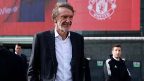 Sir Ratcliffe quer 'varridela' no Man. United: uma dúzia de jogadores na porta de saída
