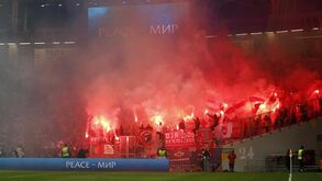 Polícia atingido após rixa entre adeptos do Benfica e do Toulouse