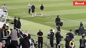 Sereno... e com um travo na água: Vítor Pereira reagiu assim ao golo do empate do Al Shabab