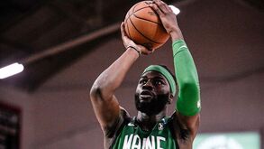 Neemias Queta assina mais um duplo-duplo na G League