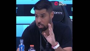 António Oliveira após derrota do Corinthians: «Este tipo de árbitro prefere o jogo parado»