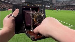 AIK celebra 100.º aniversário e fotógrafo faz sessão com câmara fotográfica de... 1897!