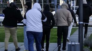 Arguido no processo dos 'casuals' dos No Name Boys nega ter participado em violação e justifica pirotecnia em casa: «É do ano novo...»