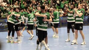 As imagens da festa do andebol do Sporting com Luís Neto bem atento