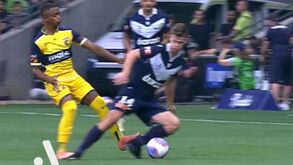 Se não é recorde... anda lá perto: jogador do Portimonense entra em campo e é expulso 24 segundos depois