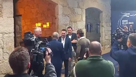 Maniche junta-se a Jorge Costa e Nuno Valente na sede de campanha de Villas-Boas