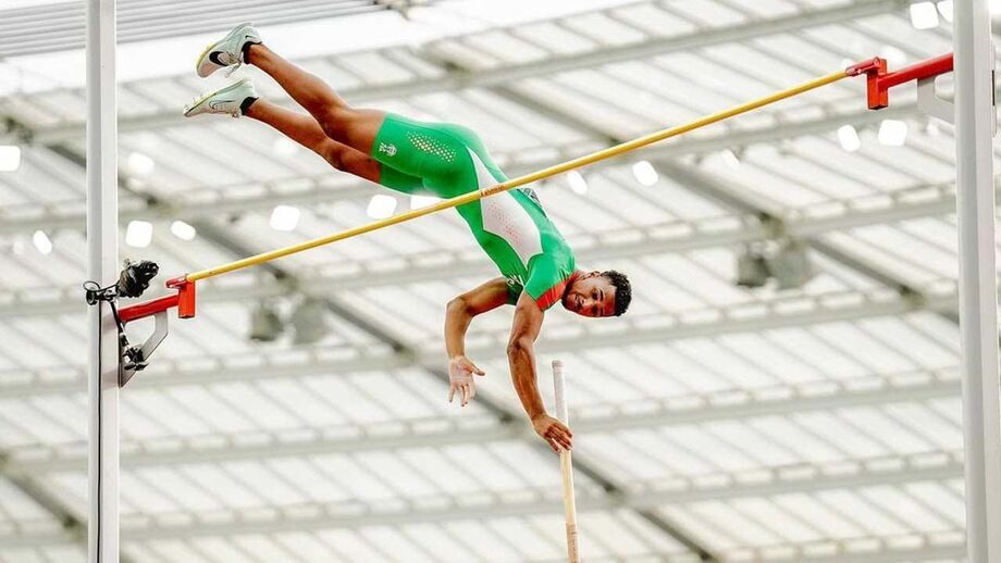 Paris'2024: Pedro Buaró obtém marca de qualificação no salto com vara ...