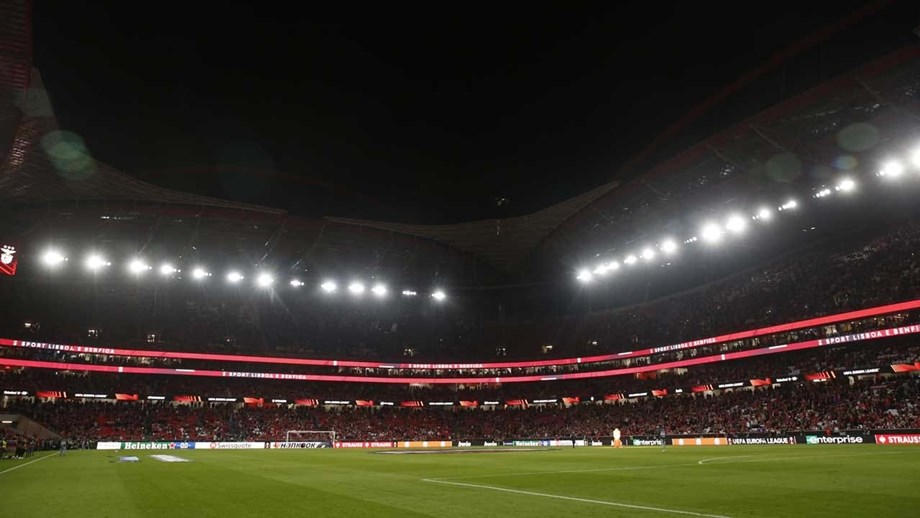 UEFA proíbe Benfica de vender bilhetes no próximo jogo europeu fora da Luz  - SIC Notícias