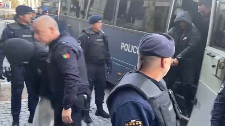 Viajaram de autocarro desde a esquadra da Bela Vista