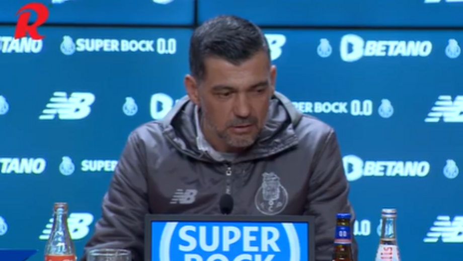 Gesto entre treinador e presidente do FC Porto levou a declaração na conferência de imprensa