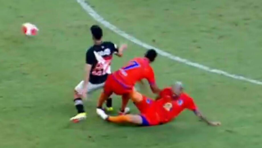 Aconteceu num jogo do Campeonato Carioca, no Brasil