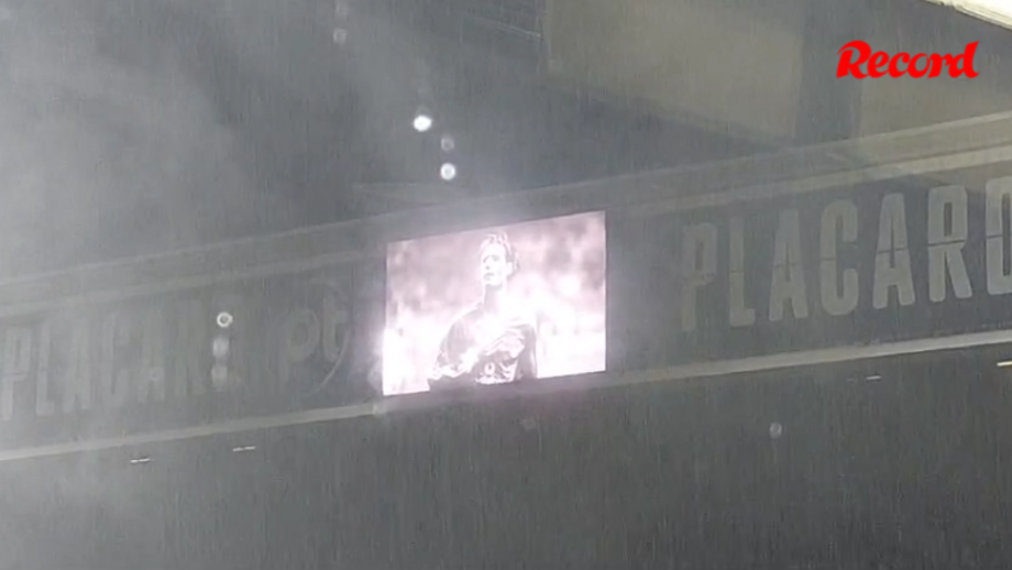 Partida arrancou com muita emoção no relvado e nas bancadas do D. Afonso Henriques