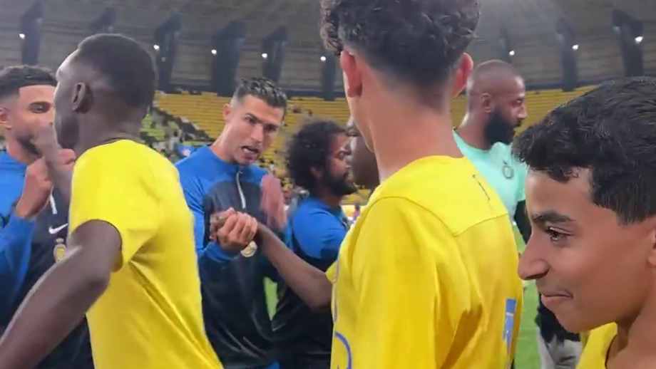 Momentos antes do início da partida entre Al Nassr e o Al Fateh
