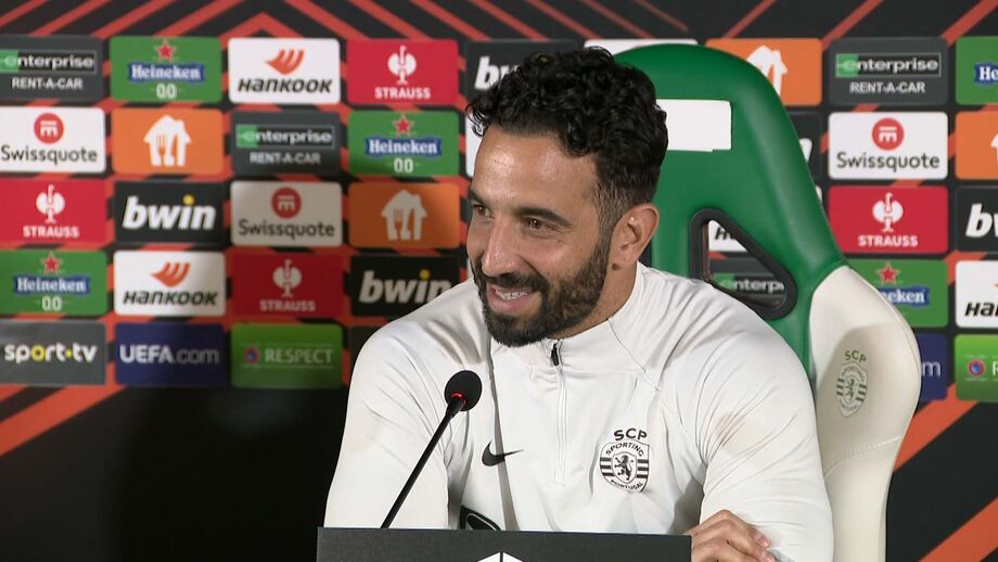 Treinador do Sporting diz que Paulinho está fora das opções