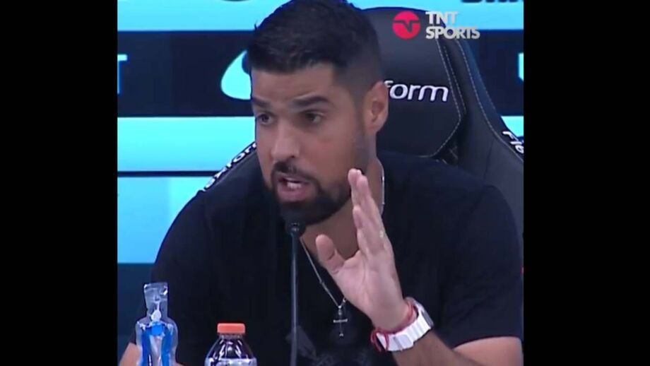 Treinador português do Timão deixa críticas à arbitragem 