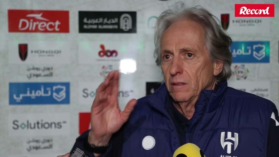 Jorge Jesus responde a pergunta de Record