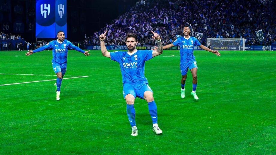 Treinador do Al Hilal admite que ficou surpreendido pela positiva com o futebol do médio