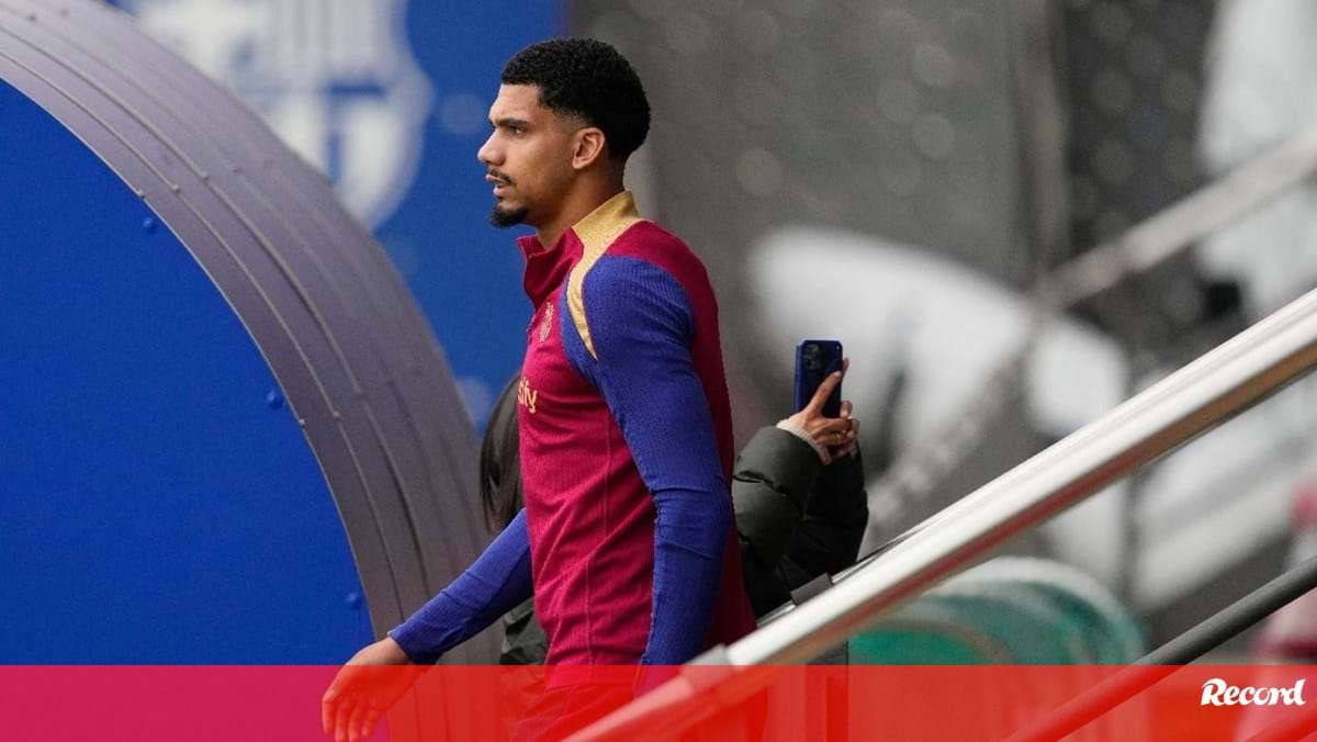 Não vai a lado nenhum: Barça rejeita investidas do Bayern por Ronald Araújo