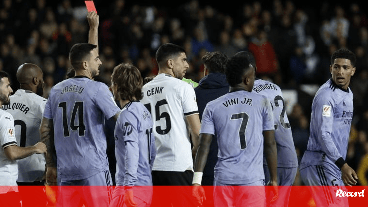 A crónica do Valencia-Real Madrid, 2-2: Escândalo no Mestalla