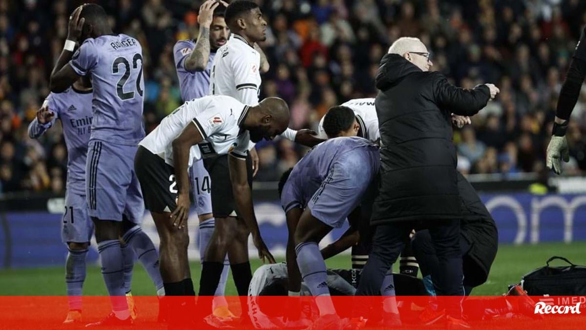 «Diakhaby corre o risco de não voltar a jogar»: lesão do central do Valencia é a "pior que se pode ter no joelho"