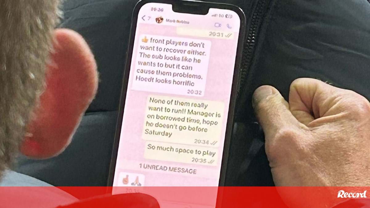 Adepto revela mensagens de olheiro do Coventry em jogo do Watford: «Espero que o treinador não vá embora...»