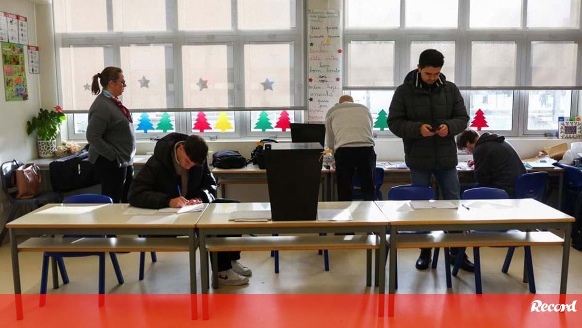Eleições CNE diz que votação está a decorrer normalidade" Fora