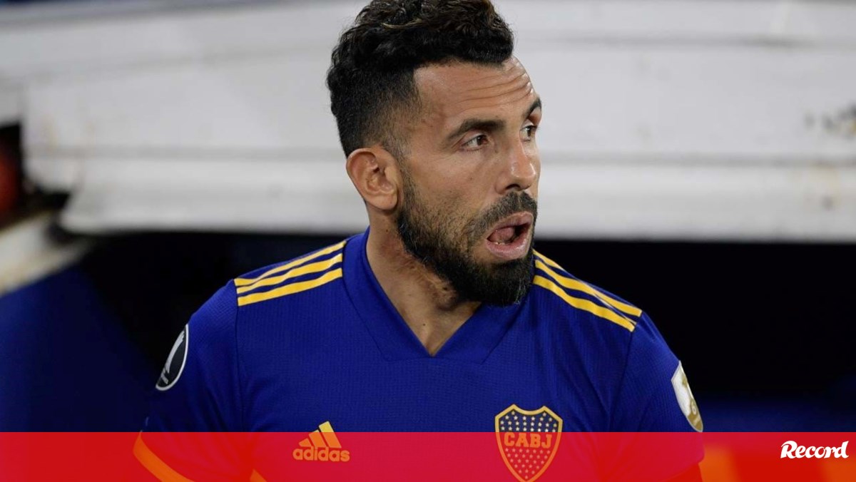 Tévez explica por que futebol "deixou de fazer sentido": «Saía para 'brincar' com o meu pai em estado vegetativo»