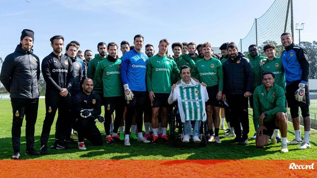 Rio Ave oferece camisola autografada e apoio a adepto paraplégico