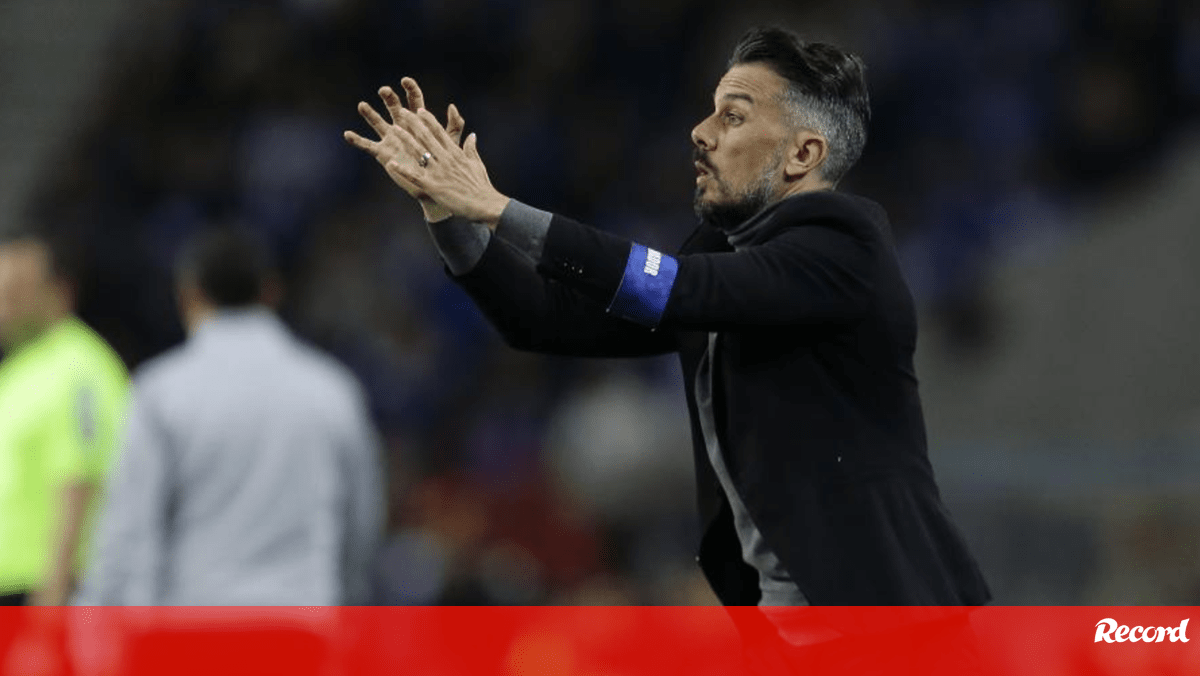 Rubén de la Barrera lamenta expulsão frente ao FC Porto: «Gostava de acabar com 11...»