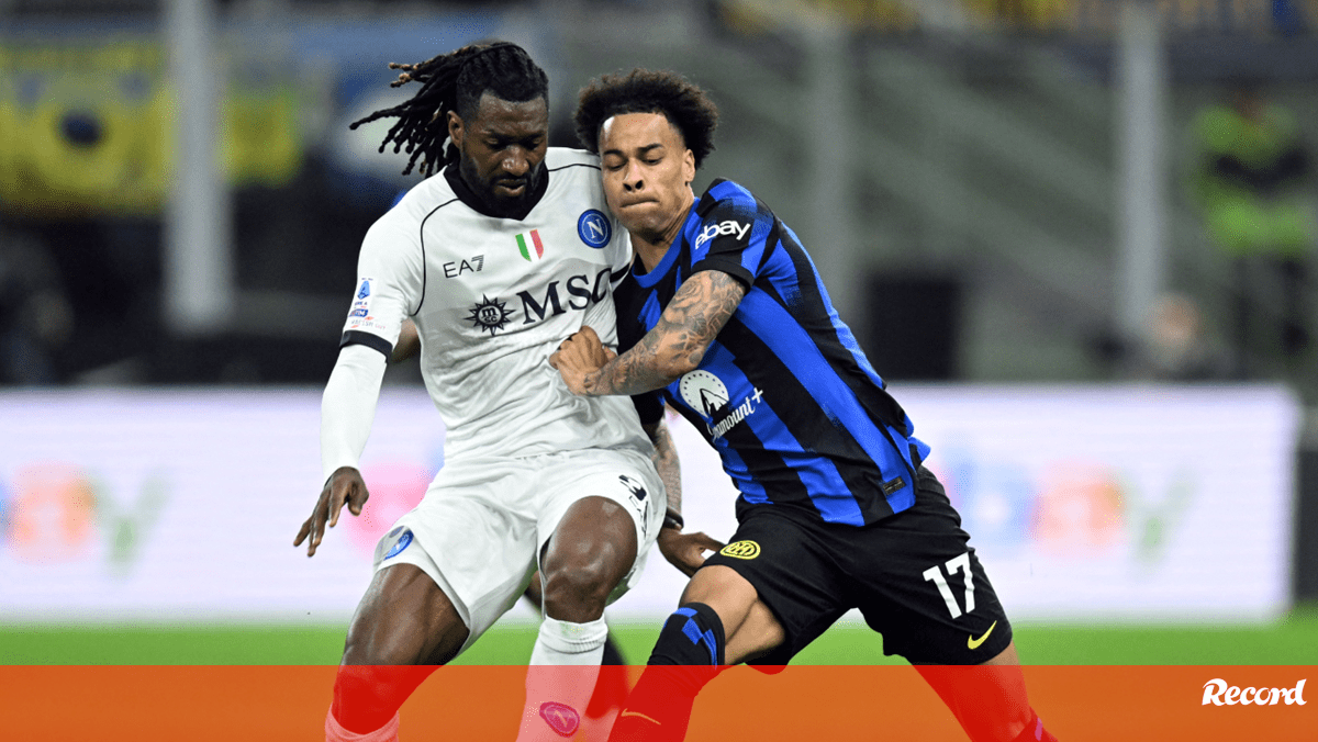 Nápoles 'atrasa' Inter Milão na liderança da Liga italiana