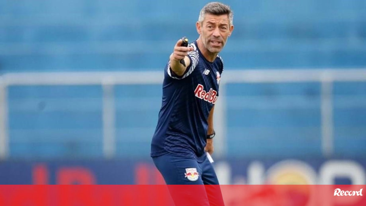 Pedro Caixinha avança no Paulistão