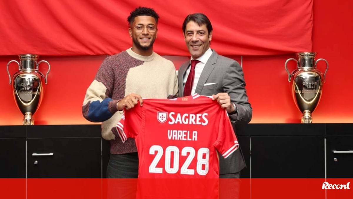 Benfica segura avançado de 19 anos até 2028