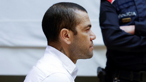 Dani Alves recolocado no rol de lendas do Barcelona