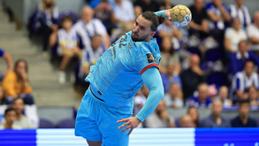 Luís Frade marca 8 na Champions mas não evita derrota do Barcelona