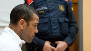 Ministério Público quer agravar pena de quatro anos e meio a Dani Alves