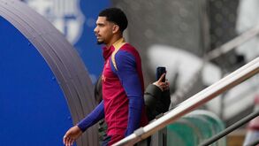 Não vai a lado nenhum: Barça rejeita investidas do Bayern por Ronald Araújo 