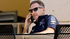 Selfies, roupa interior e descontrolo no avião: as mensagens de Chris Horner a funcionária da Red Bull
