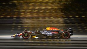 Novo ano, velhos hábitos: Verstappen arranca Mundial de Fórmula 1 com vitória no Bahrain