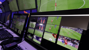 IFAB aprova novas regras para o futebol: da mão na área às comunicações do árbitro