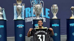 Os troféus conquistados por Rúben Dias, Matheus Nunes e Bernardo Silva visitaram Portugal e o Record esteve lá