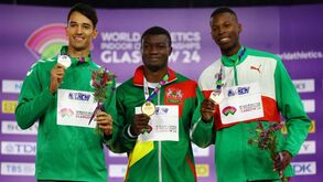 O momento em que Tiago Pereira recebeu a medalha de bronze dos Mundiais de Glasgow