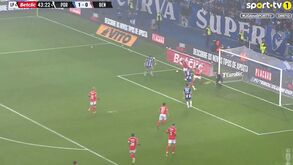 Galeno bisou assim para o FC Porto: jogadores do Benfica pediram mão do extremo portista