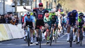 Arvid de Kleijn vence segunda etapa do Paris-Nice ao sprint