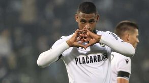 Oficial: André Silva reforça o São Paulo e rende 3,8 M€ no imediato ao V. Guimarães