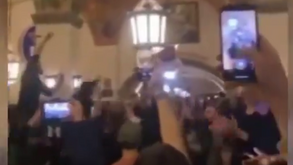 Ultras da Lazio espalham o terror em Munique: invadem cervejaria associada a Hitler e entoam cânticos por Mussolini